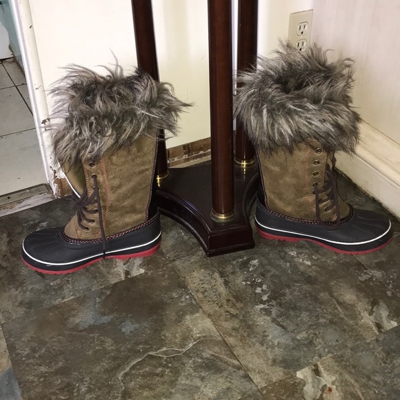 Women’s snow boots 👢 - Picture 2 of 5
